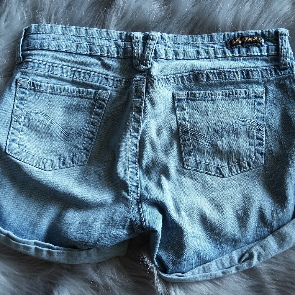 Shorts - Picture 2 of 4